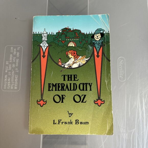 The Emerald City of Oz - Paperback By Baum, L Frank - GOOD - Picture 1 of 7